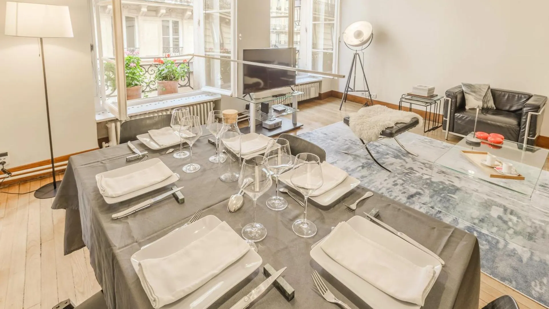Grand 3P Centre Historique 01 Montorgueil Apartment Paris